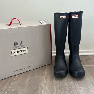 Women’s Tall Black Hunter Rain Boots Size 8
